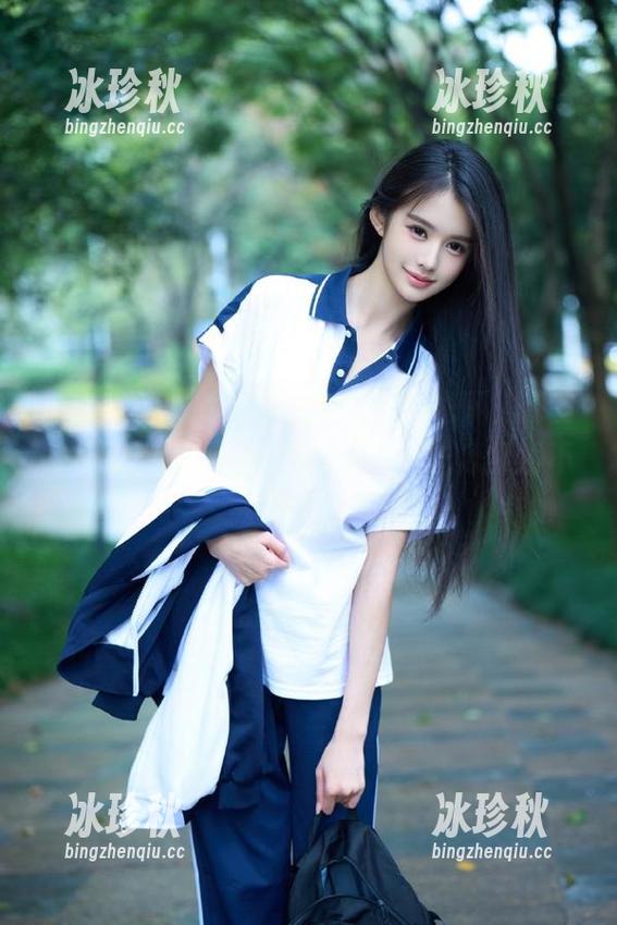 17c吃瓜 尤其是在首页的灯光下,那些瓜好像变得更有味道了,17c吃瓜果然不简单。