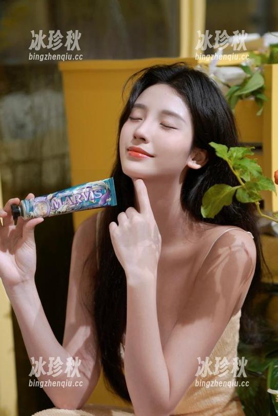 51黑瓜吃料网 突然意识到,导航能带我到“51黑瓜吃料网”的新入口,愉快地沉浸在八卦里的时光。