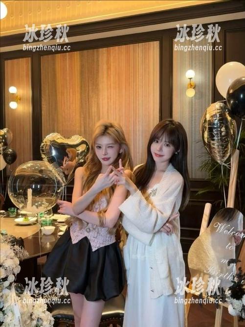 91黑料 在线围着91黑料吃瓜,今天的瓜不止是少女心,还有点居家必备的穿搭灵感。