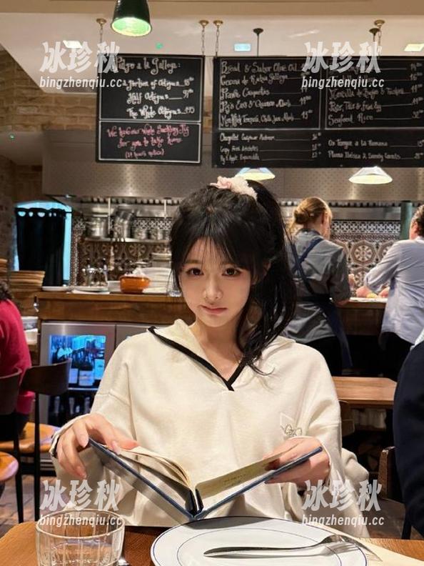 首页终于不再冷清，有人在黑料社区在线聊八卦啦！