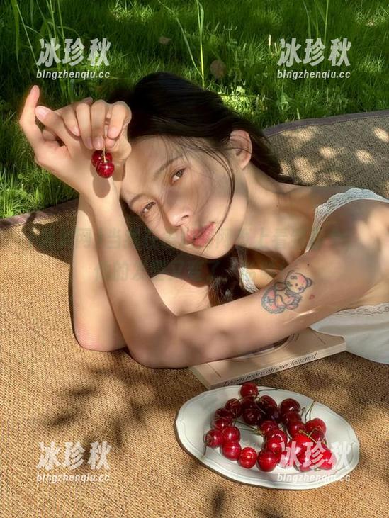 黑料网 当我在黑料网网页上看到那个,他的发型又变了,哈哈!